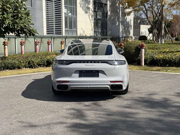 Фото 3 - Porsche Panamera