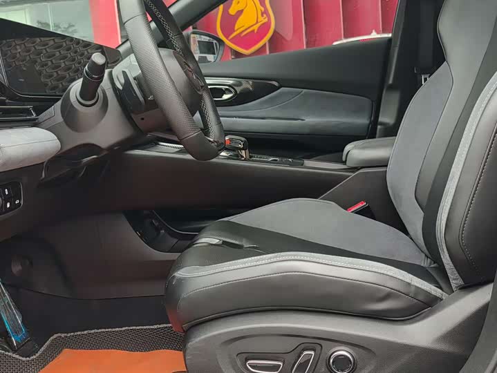 Фото 4 - GAC Trumpchi Empow R