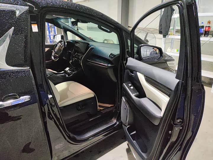 Фото 6 - Lexus LM