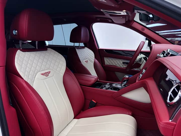 Фото 10 - Bentley Bentayga