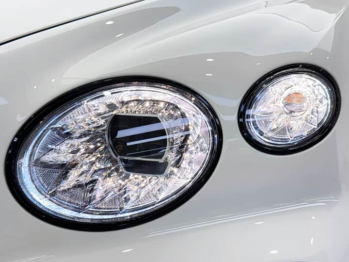 Фото 14 - Bentley Bentayga