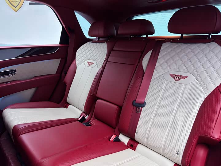 Фото 19 - Bentley Bentayga