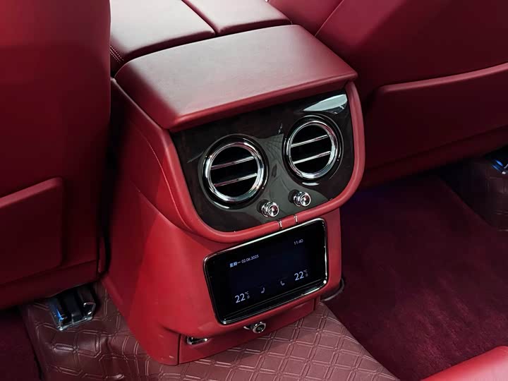 Фото 21 - Bentley Bentayga