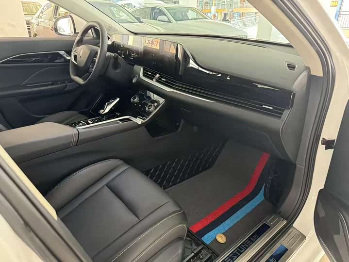 Фото 9 - Bestune B70