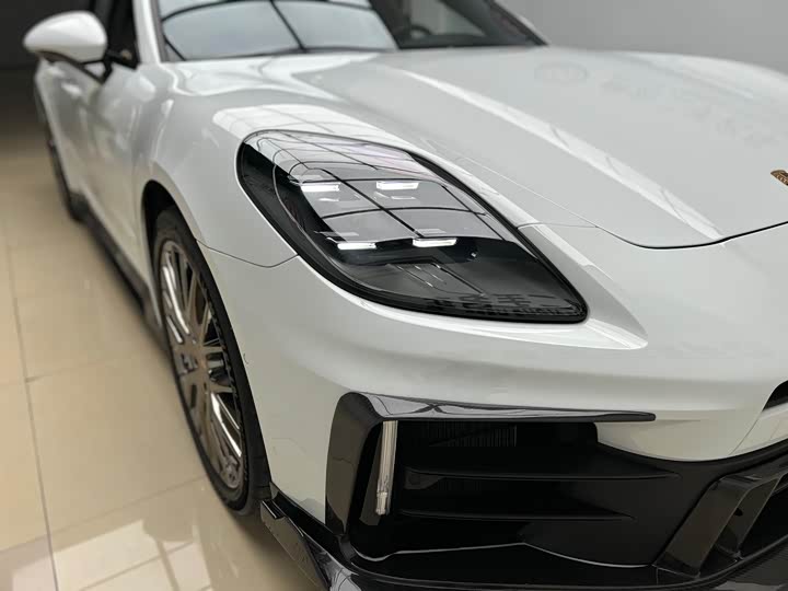 Фото 25 - Porsche Panamera