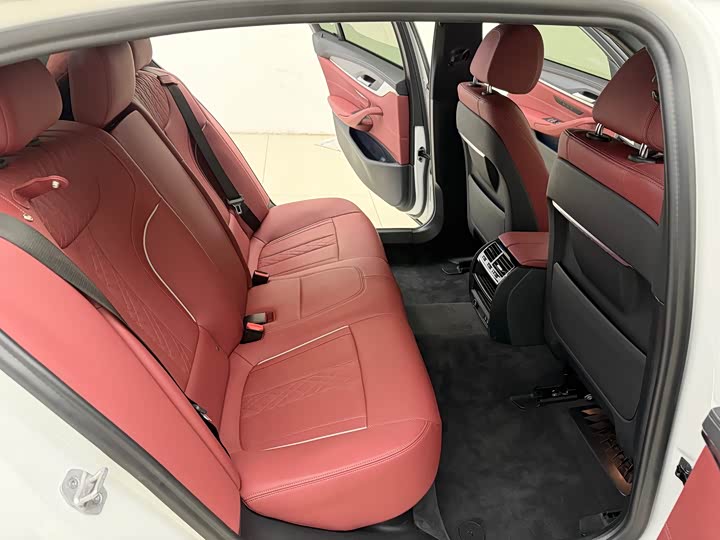 Фото 15 - BMW 5 Series