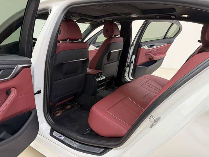 Фото 16 - BMW 5 Series