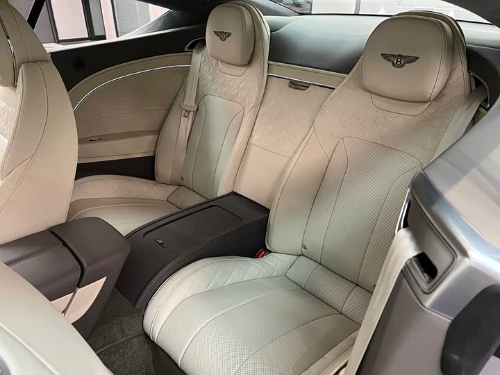 Фото 10 - Bentley Continental GT