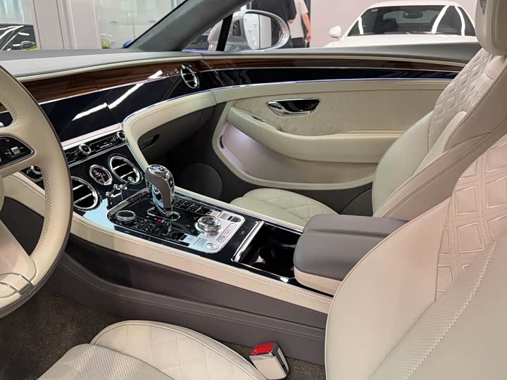 Фото 14 - Bentley Continental GT