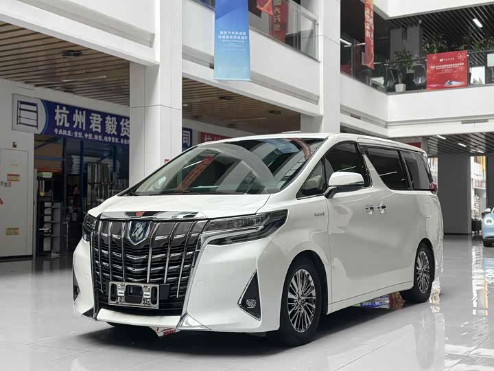 Фото 1 - Toyota Alphard