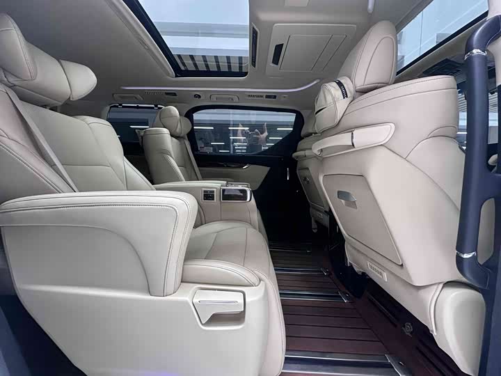 Фото 14 - Toyota Alphard