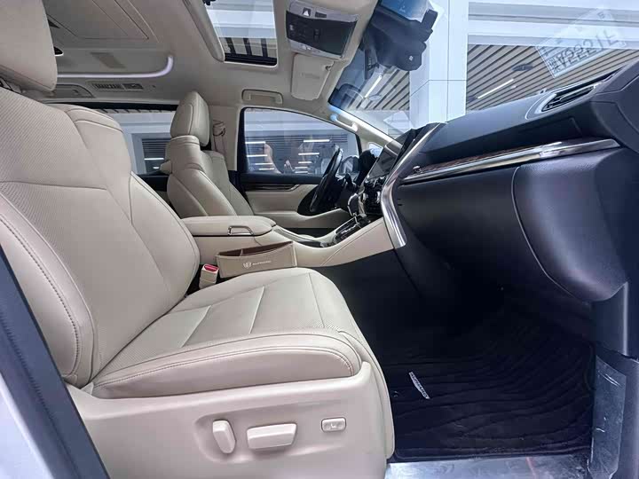 Фото 15 - Toyota Alphard