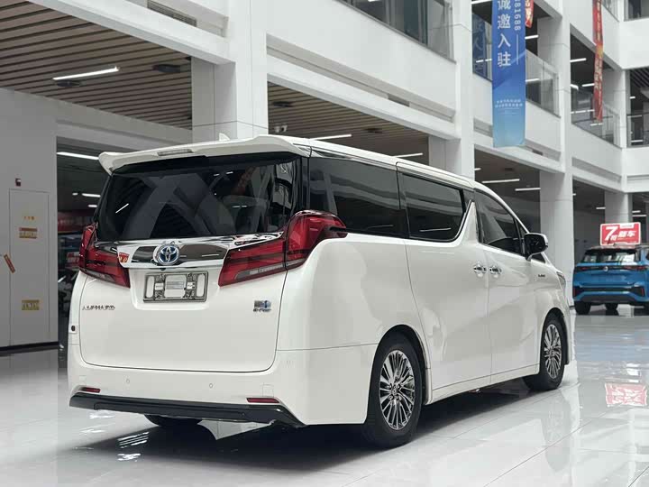 Фото 7 - Toyota Alphard
