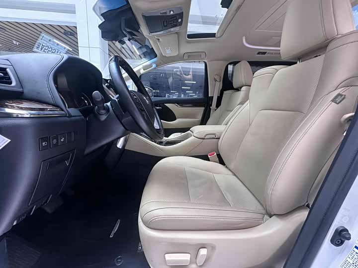 Фото 9 - Toyota Alphard