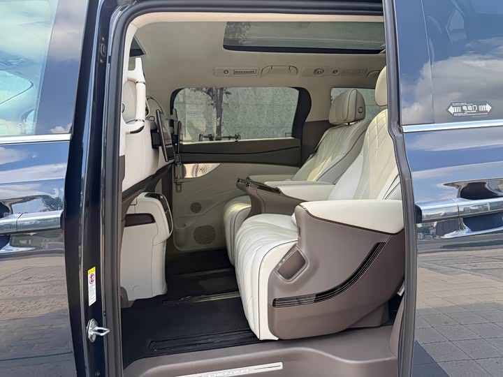 Фото 5 - Denza D9