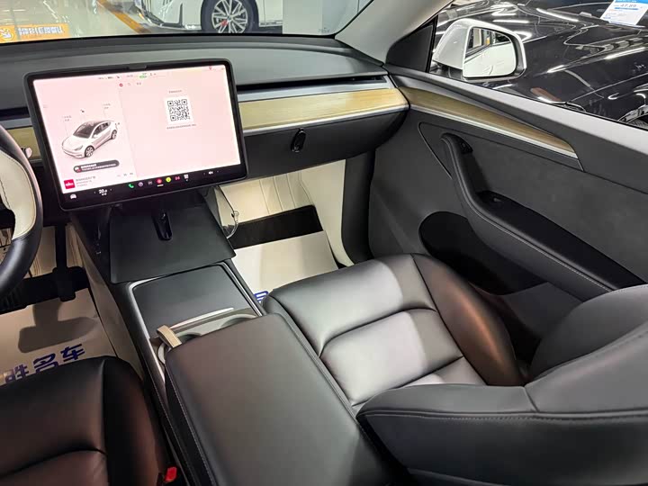 Фото 13 - Tesla Model Y