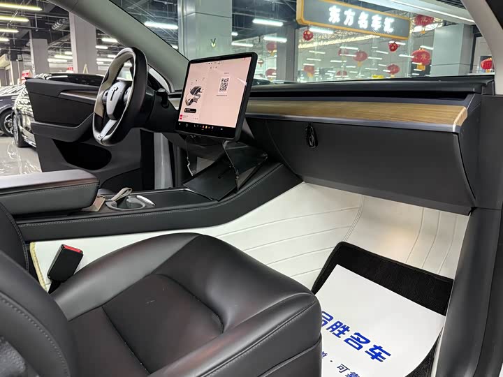 Фото 17 - Tesla Model Y