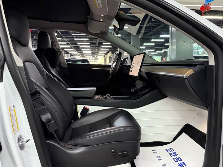 Фото 18 - Tesla Model Y