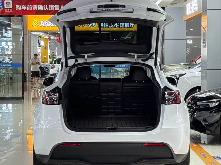 Фото 6 - Tesla Model Y