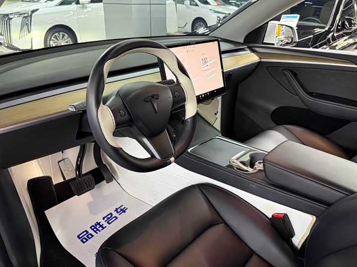 Фото 9 - Tesla Model Y