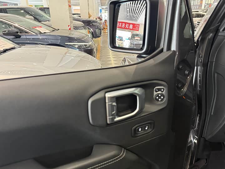 Фото 13 - Jeep Gladiator