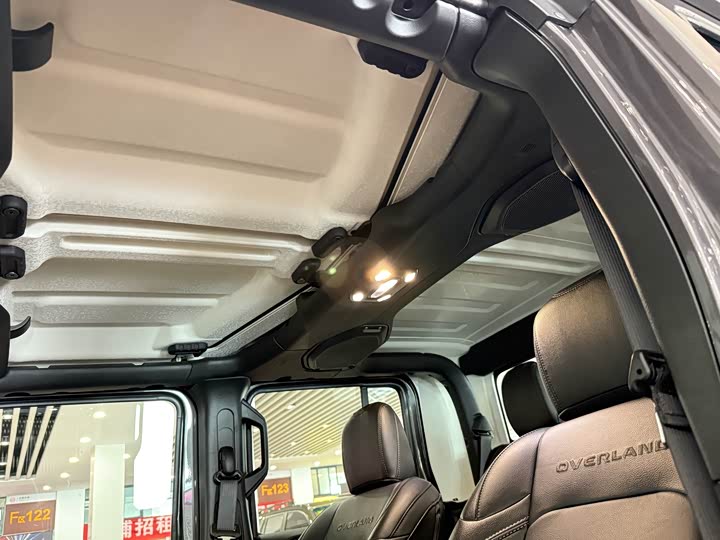 Фото 14 - Jeep Gladiator