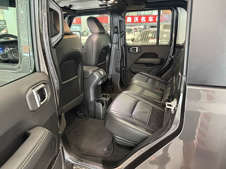 Фото 16 - Jeep Gladiator