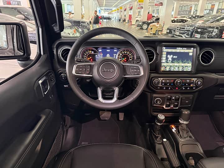 Фото 17 - Jeep Gladiator