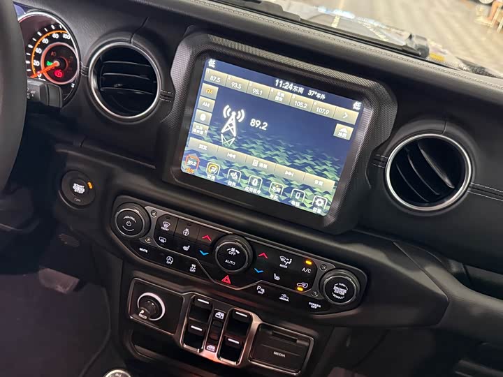 Фото 8 - Jeep Gladiator