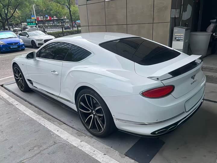 Фото 4 - Bentley Continental GT