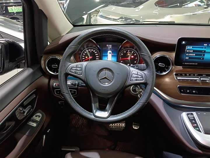 Фото 11 - Mercedes-Benz V-Class