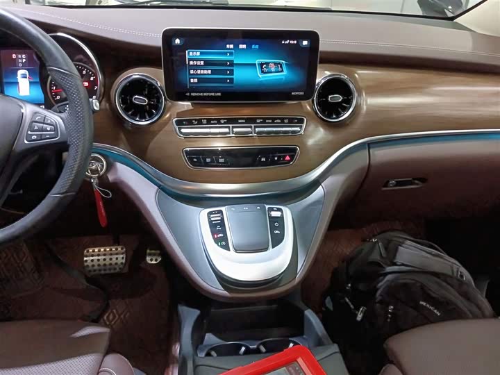 Фото 13 - Mercedes-Benz V-Class