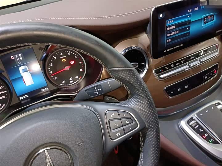 Фото 14 - Mercedes-Benz V-Class