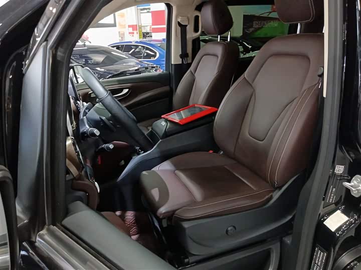 Фото 15 - Mercedes-Benz V-Class