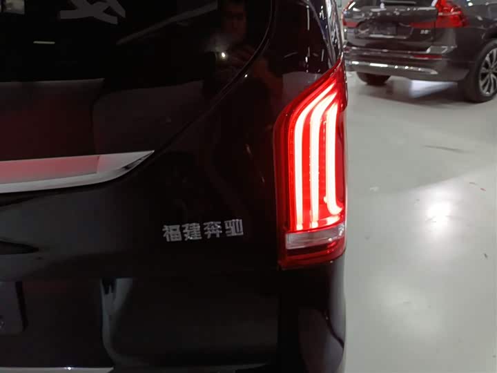 Фото 8 - Mercedes-Benz V-Class