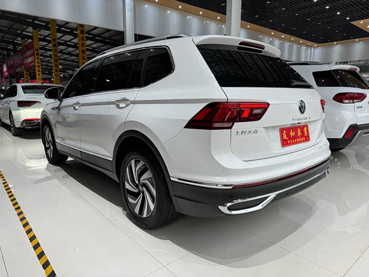 Фото 10 - Volkswagen Tiguan L Pro