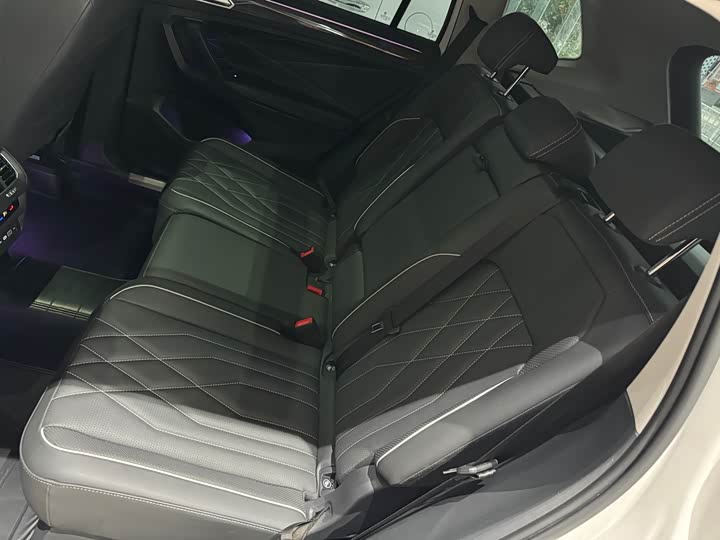 Фото 14 - Volkswagen Tiguan L Pro