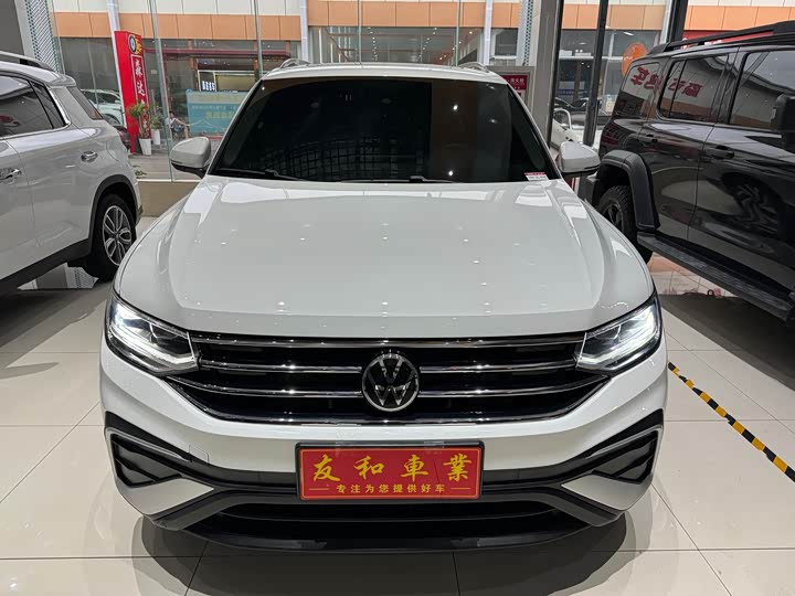 Фото 2 - Volkswagen Tiguan L Pro