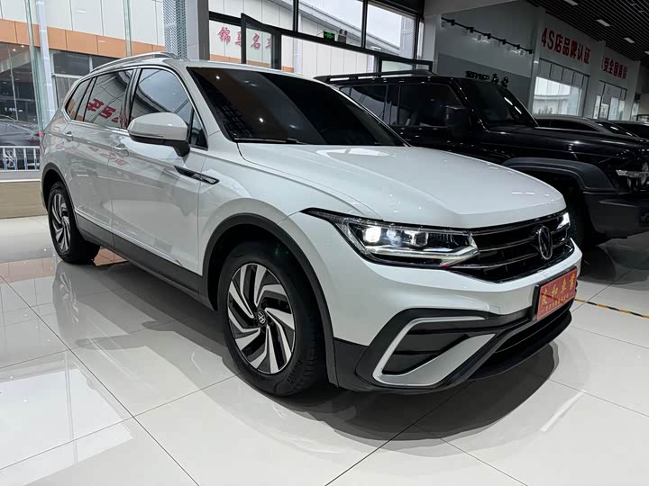 Фото 3 - Volkswagen Tiguan L Pro