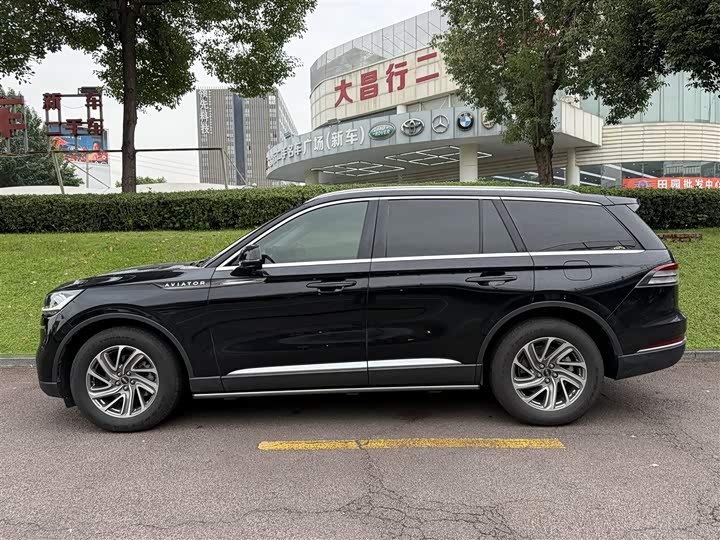 Фото 3 - Lincoln Aviator