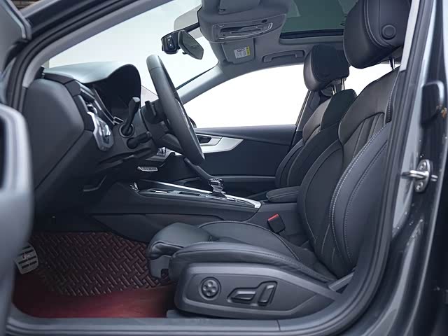 Фото 12 - Audi A4L