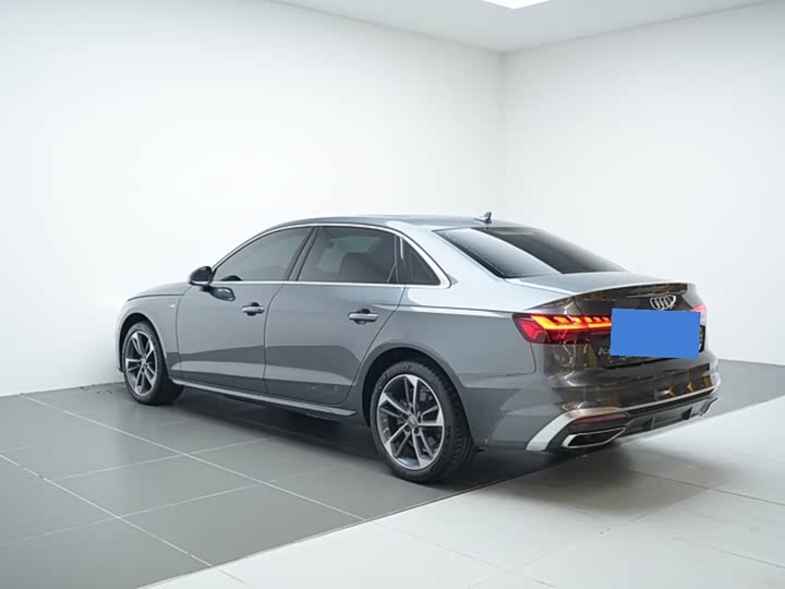 Фото 2 - Audi A4L