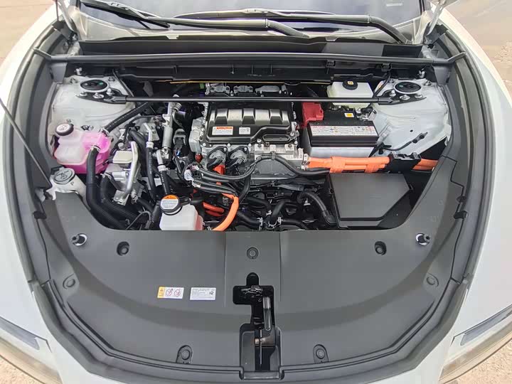 Фото 17 - Lexus RZ