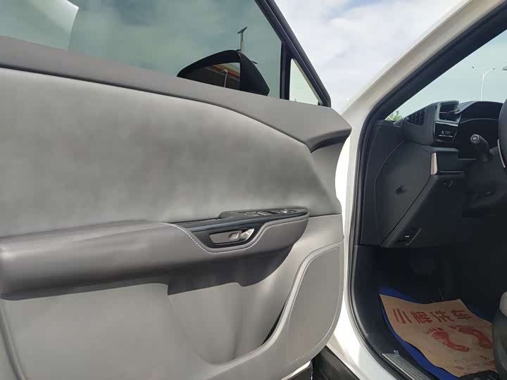 Фото 9 - Lexus RZ