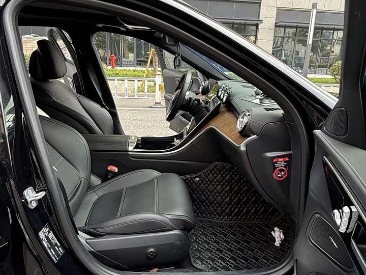 Фото 13 - Mercedes-Benz C-Class