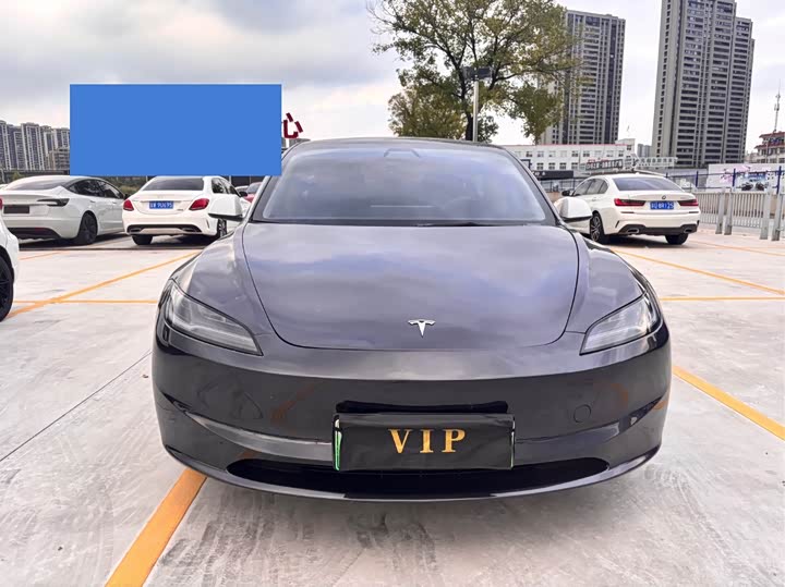 Фото 1 - Tesla Model 3