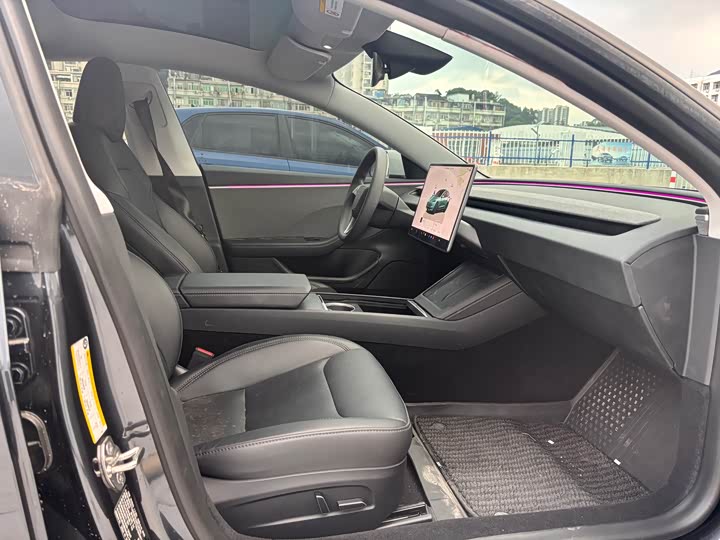 Фото 4 - Tesla Model 3