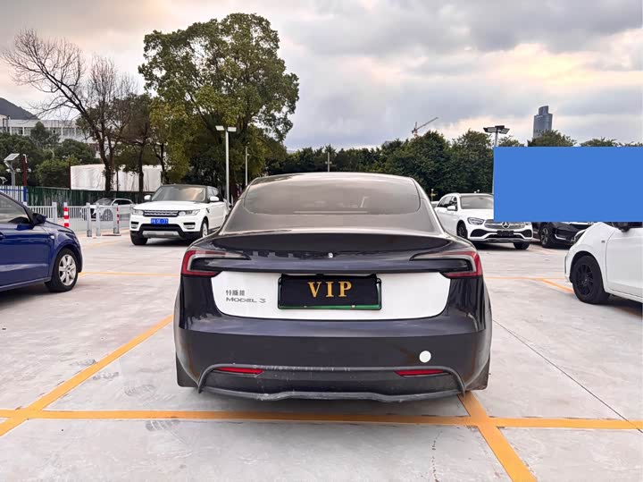 Фото 8 - Tesla Model 3