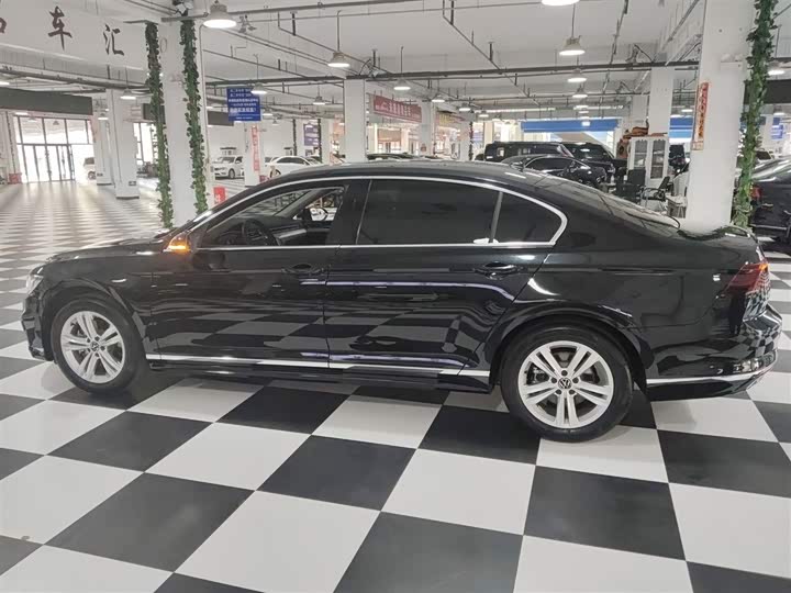 Фото 5 - Volkswagen Magotan