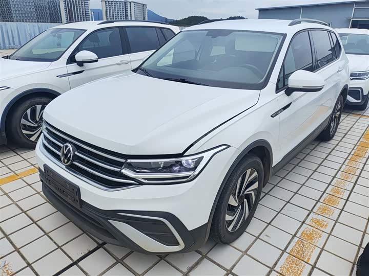 Фото 1 - Volkswagen Tiguan L Pro
